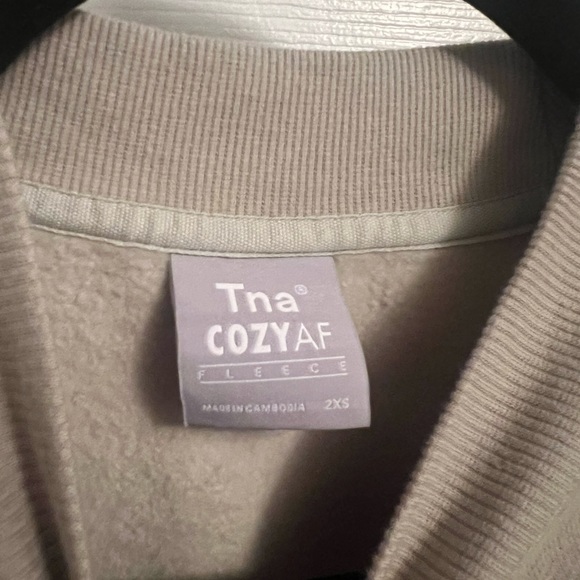 Aritzia cozy fleece cropped sweater - Picture 3 of 3